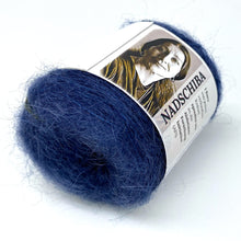 Laden Sie das Bild in den Galerie-Viewer, Mokosch Fr. 01 -  handgefärbte Wolle l 420 m /50 gr l 75% Mohair Superkid, 25% Seide Mohair Garn kaufen