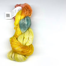 Laden Sie das Bild in den Galerie-Viewer, Ecopuno hand-dyed - Lana Grossa | 215/50 | 72 % Baumwolle 17 % Schurwolle (Merino) 11 % Alpaka (Baby)